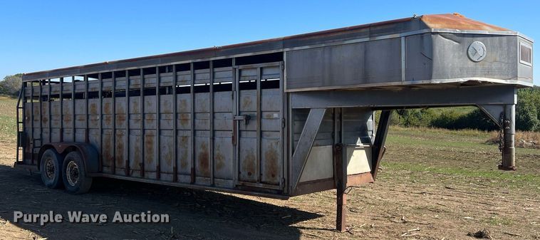 image for item DW2783 1993 Titan  livestock trailer