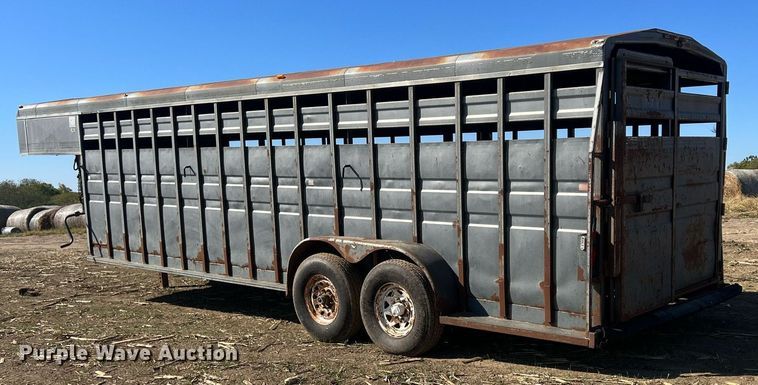 image for item DW2783 1993 Titan  livestock trailer