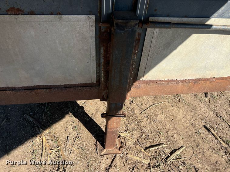 image for item DW2783 1993 Titan  livestock trailer