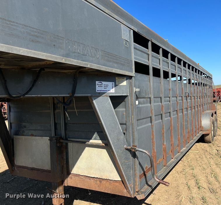 image for item DW2783 1993 Titan  livestock trailer