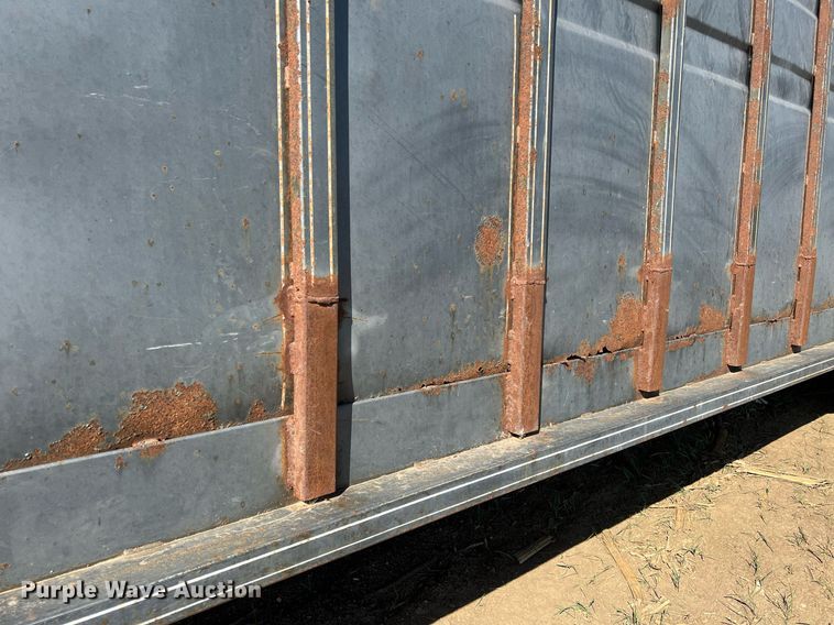 image for item DW2783 1993 Titan  livestock trailer