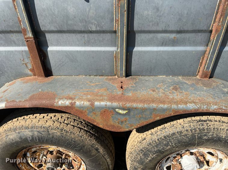 image for item DW2783 1993 Titan  livestock trailer