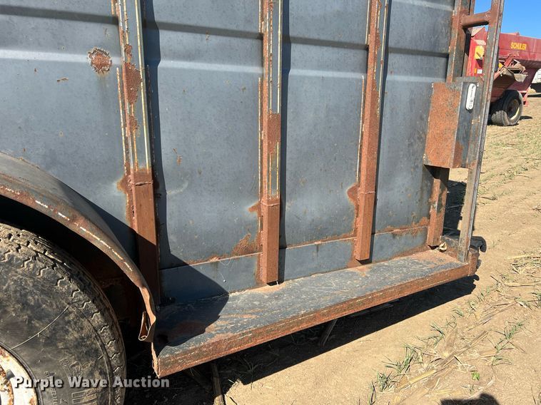 image for item DW2783 1993 Titan  livestock trailer