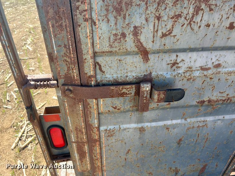 image for item DW2783 1993 Titan  livestock trailer