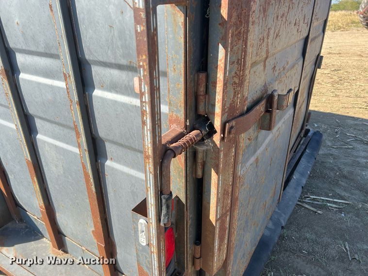 image for item DW2783 1993 Titan  livestock trailer