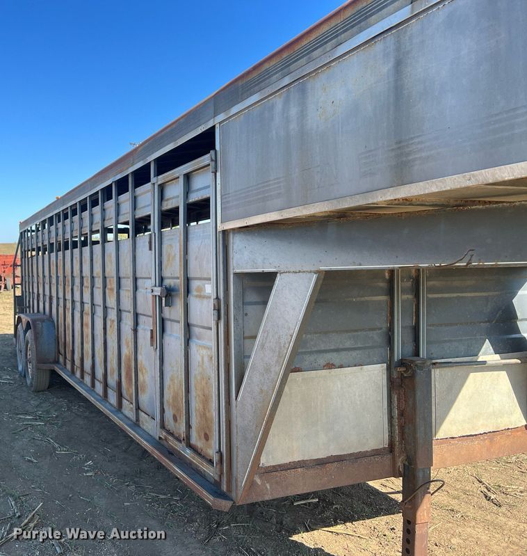 image for item DW2783 1993 Titan  livestock trailer