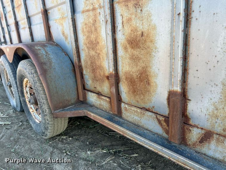 image for item DW2783 1993 Titan  livestock trailer