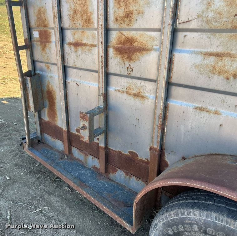 image for item DW2783 1993 Titan  livestock trailer
