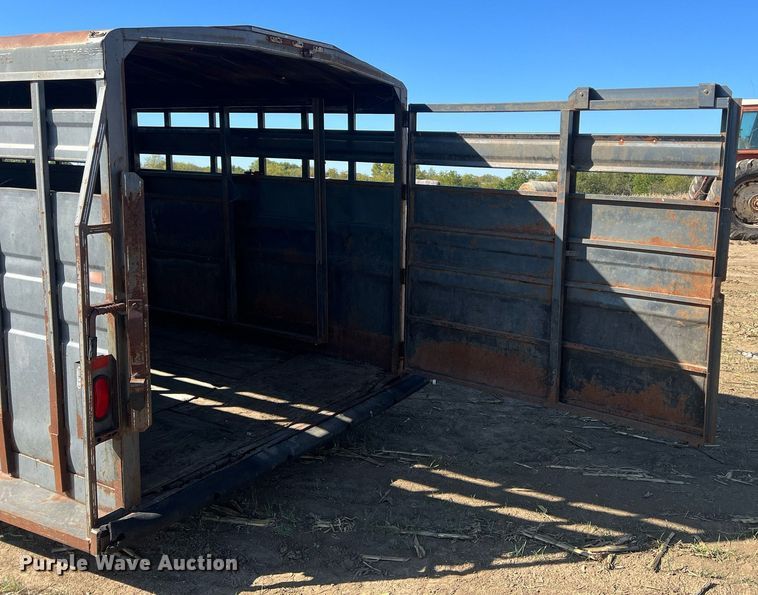 image for item DW2783 1993 Titan  livestock trailer