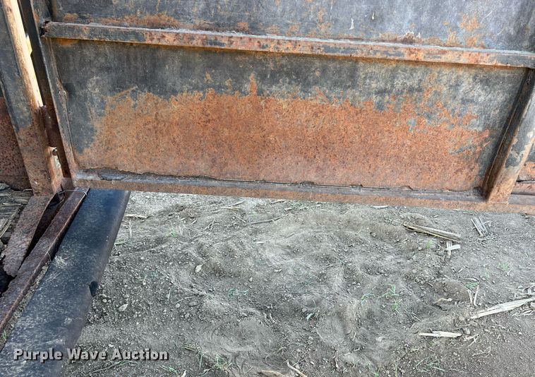 image for item DW2783 1993 Titan  livestock trailer