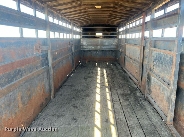 image for item DW2783 1993 Titan  livestock trailer