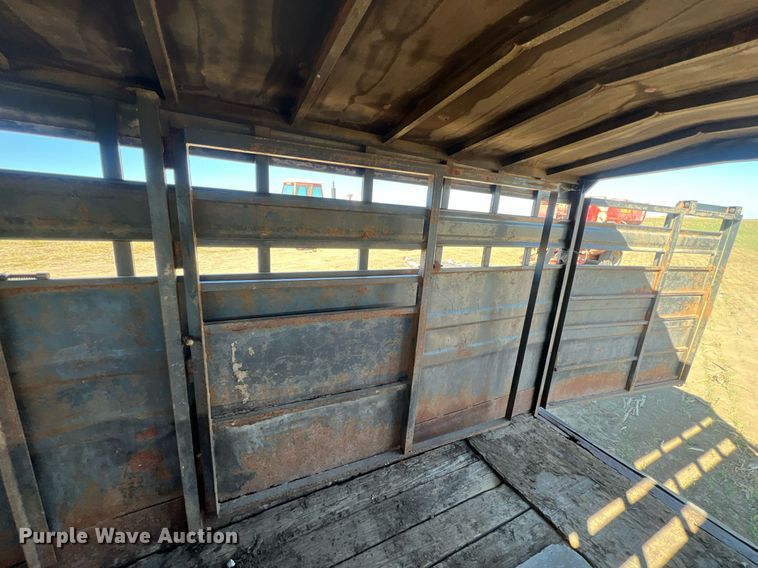 image for item DW2783 1993 Titan  livestock trailer