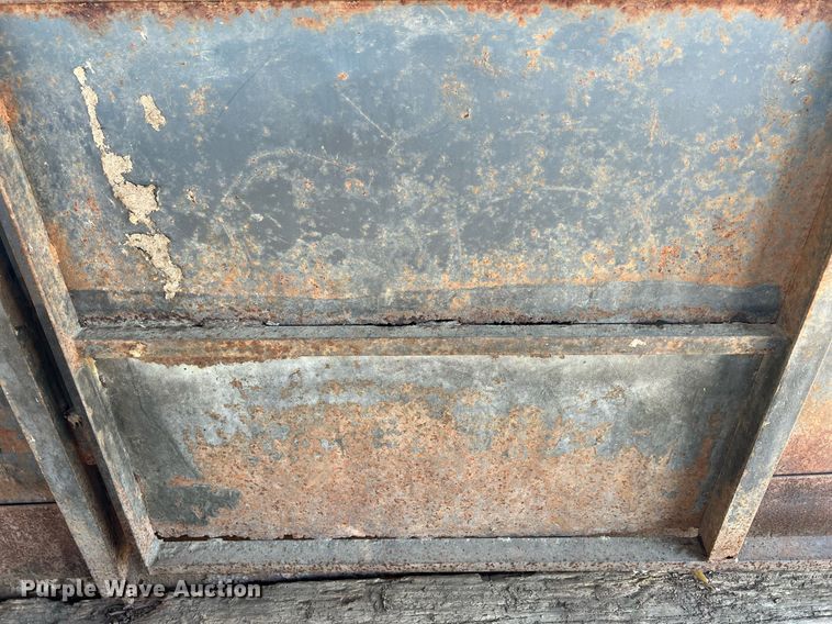 image for item DW2783 1993 Titan  livestock trailer