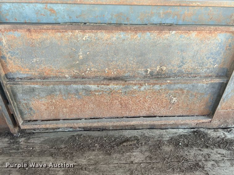 image for item DW2783 1993 Titan  livestock trailer