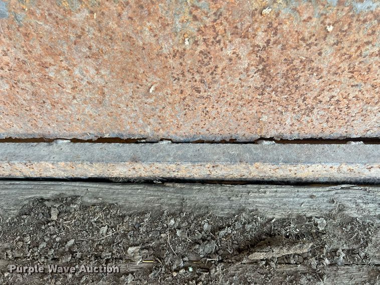 image for item DW2783 1993 Titan  livestock trailer