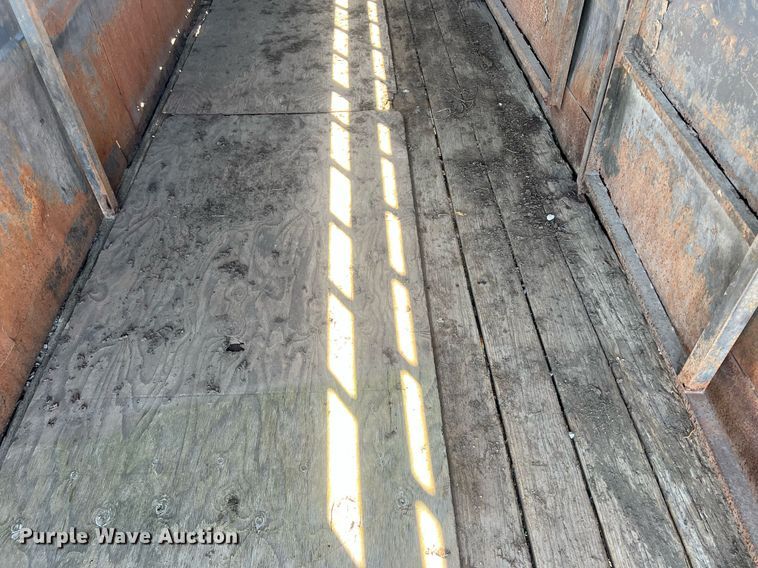 image for item DW2783 1993 Titan  livestock trailer