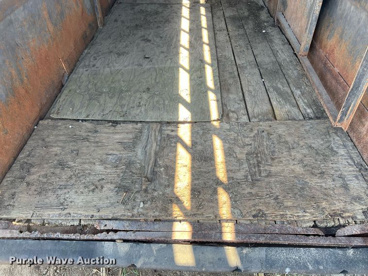 image for item DW2783 1993 Titan  livestock trailer