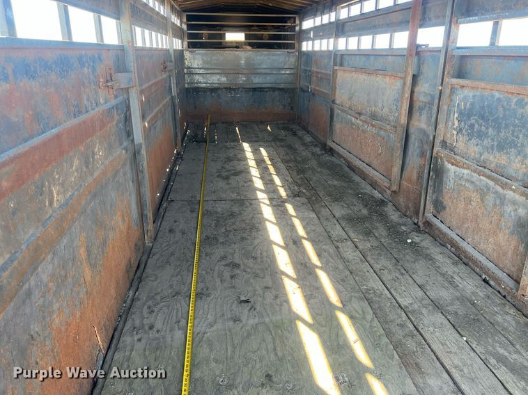 image for item DW2783 1993 Titan  livestock trailer