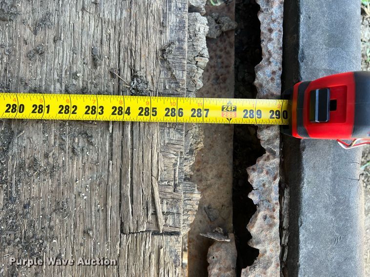 image for item DW2783 1993 Titan  livestock trailer