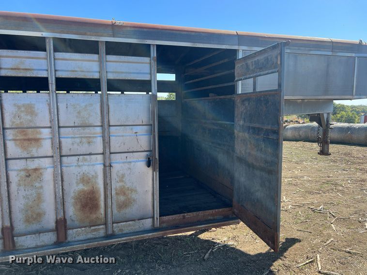 image for item DW2783 1993 Titan  livestock trailer