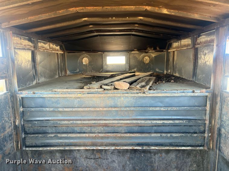 image for item DW2783 1993 Titan  livestock trailer