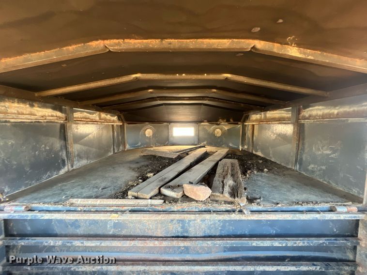 image for item DW2783 1993 Titan  livestock trailer