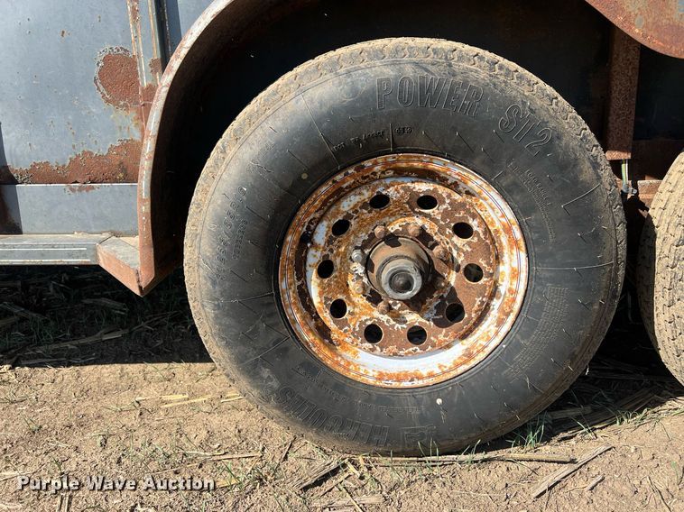 image for item DW2783 1993 Titan  livestock trailer