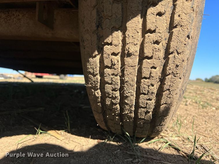 image for item DW2783 1993 Titan  livestock trailer