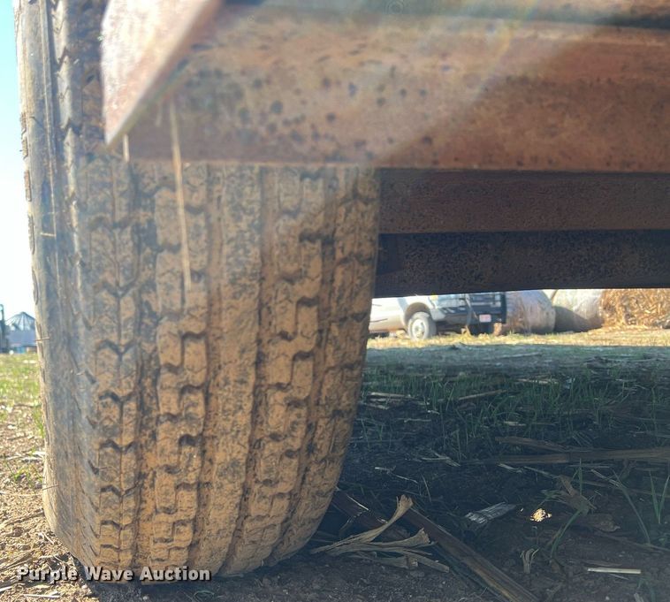 image for item DW2783 1993 Titan  livestock trailer