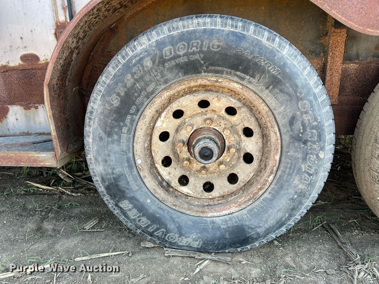 image for item DW2783 1993 Titan  livestock trailer