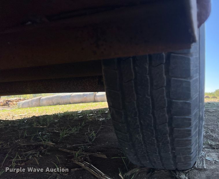 image for item DW2783 1993 Titan  livestock trailer