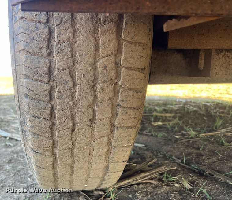 image for item DW2783 1993 Titan  livestock trailer