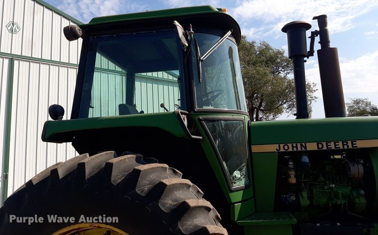 image for item EB9771 1980 John Deere 4440  tractor