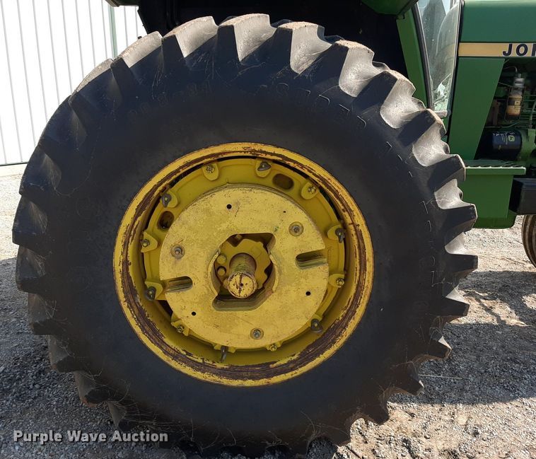 image for item EB9771 1980 John Deere 4440  tractor