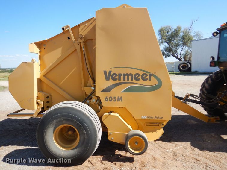 image for item EB9774 2009 Vermeer 605M  round baler
