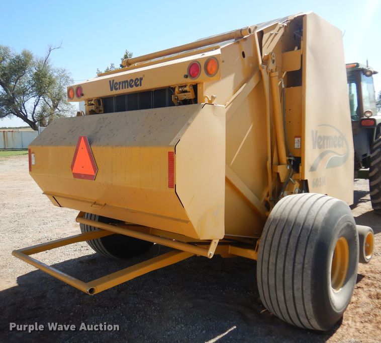 image for item EB9774 2009 Vermeer 605M  round baler