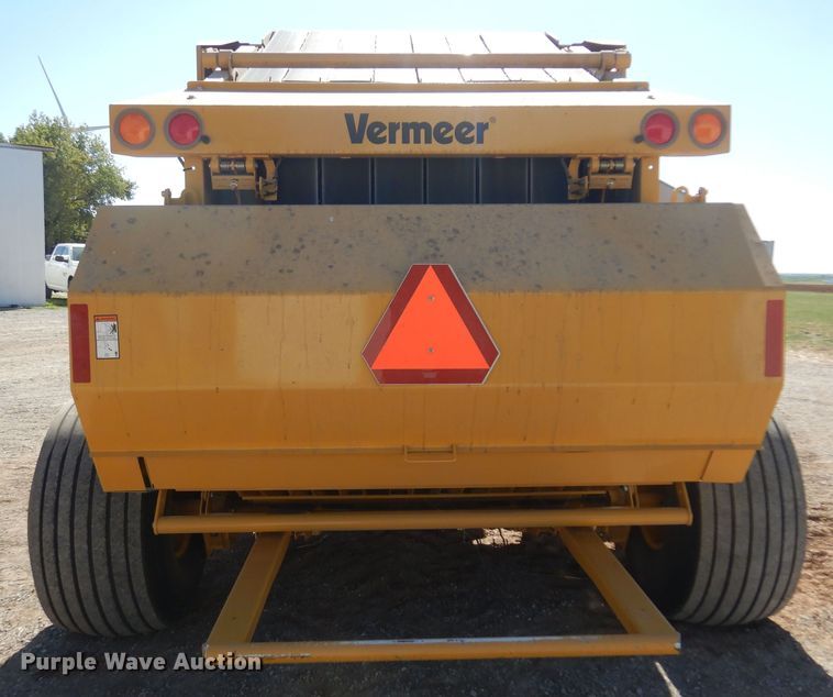 image for item EB9774 2009 Vermeer 605M  round baler