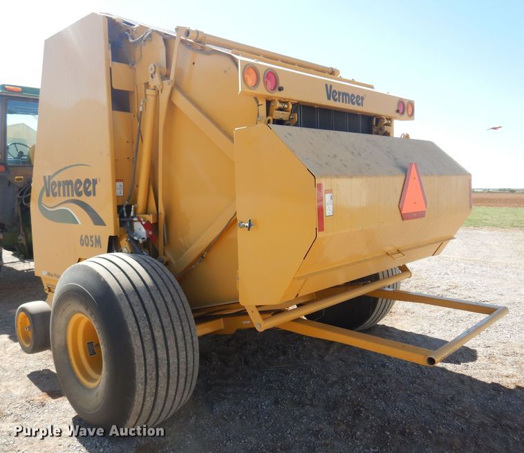 image for item EB9774 2009 Vermeer 605M  round baler