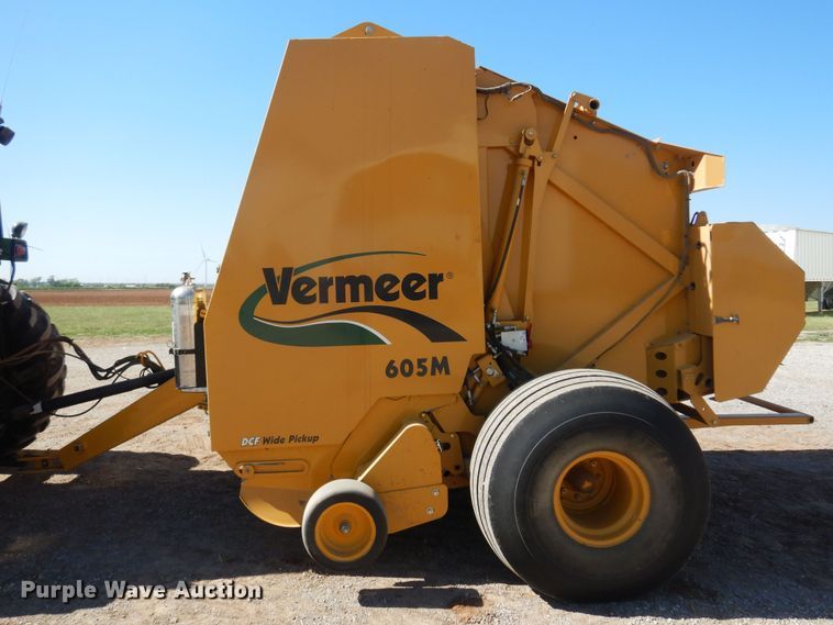 image for item EB9774 2009 Vermeer 605M  round baler