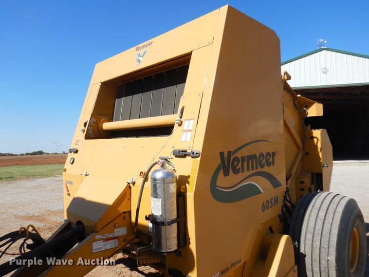 image for item EB9774 2009 Vermeer 605M  round baler