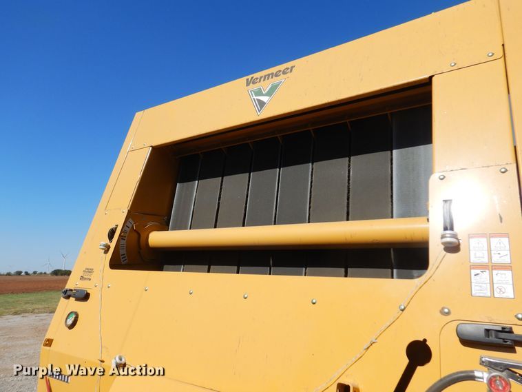 image for item EB9774 2009 Vermeer 605M  round baler