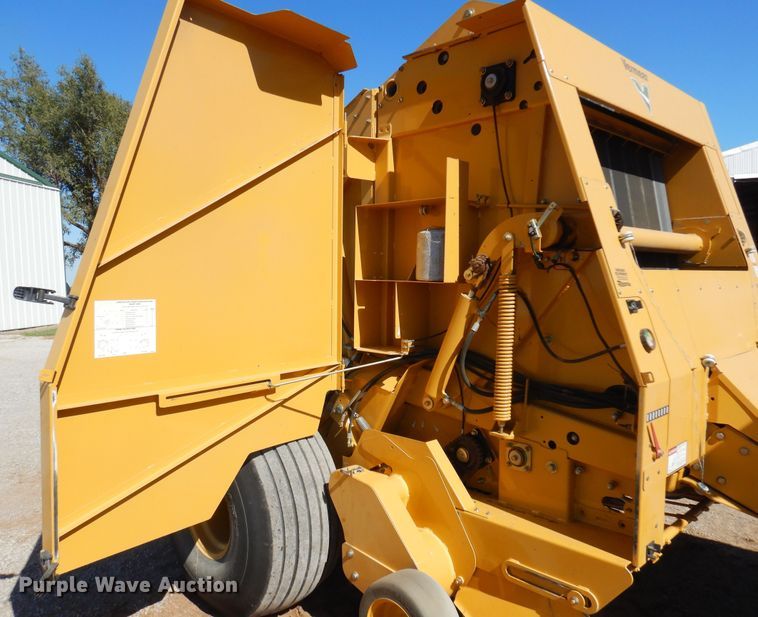 image for item EB9774 2009 Vermeer 605M  round baler