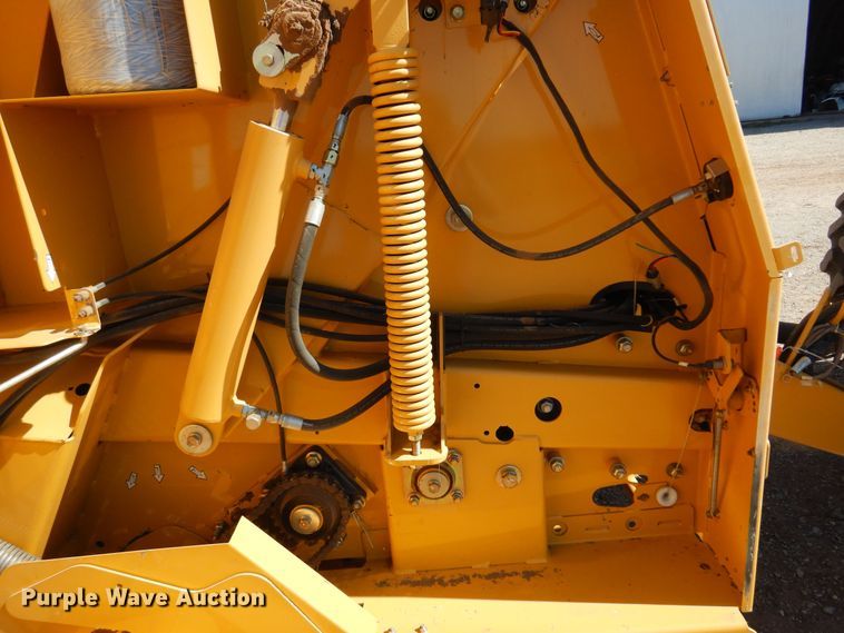 image for item EB9774 2009 Vermeer 605M  round baler