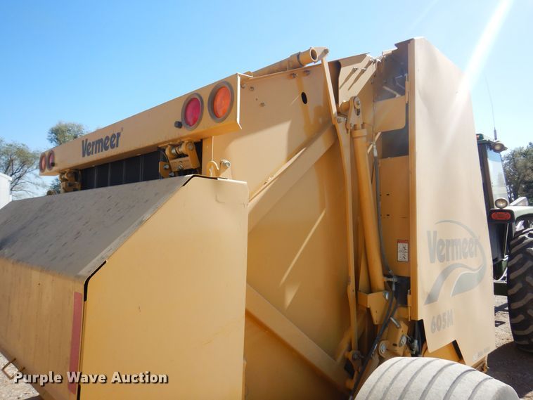 image for item EB9774 2009 Vermeer 605M  round baler