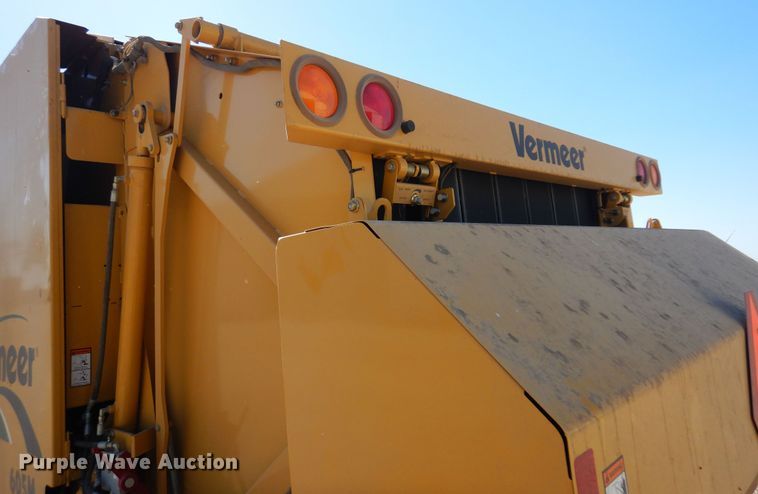 image for item EB9774 2009 Vermeer 605M  round baler