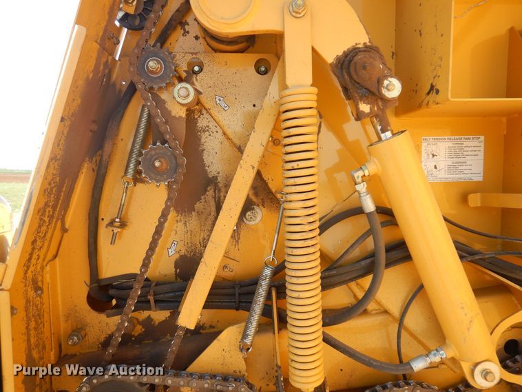 image for item EB9774 2009 Vermeer 605M  round baler