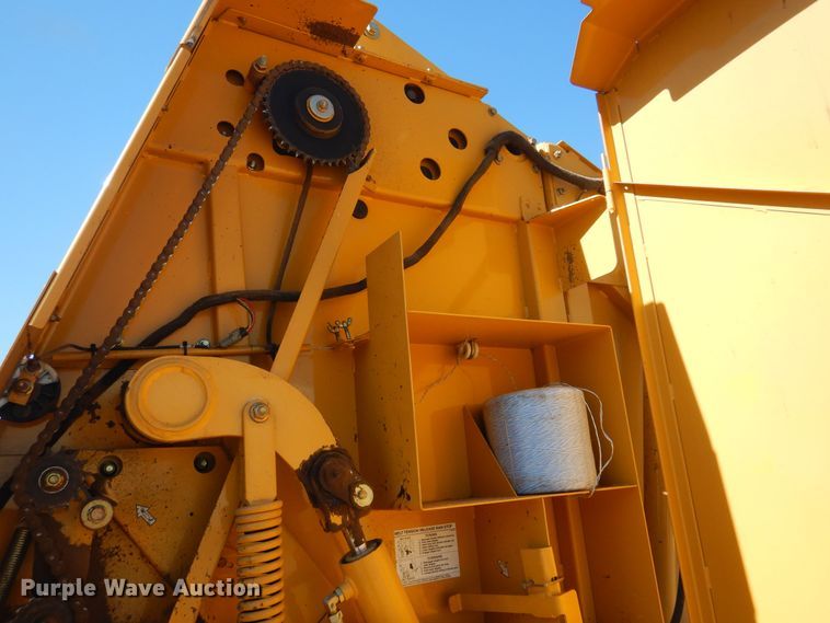 image for item EB9774 2009 Vermeer 605M  round baler