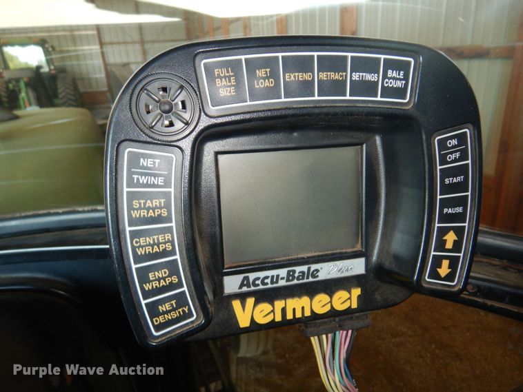 image for item EB9774 2009 Vermeer 605M  round baler