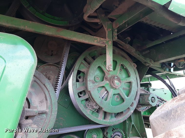 image for item EB9780 1984 John Deere 8820 Turbo  combine