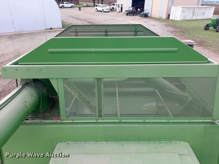 image for item EB9780 1984 John Deere 8820 Turbo  combine